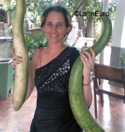 Date this stunning Cuba girl Shey from Cienfuegos CU691