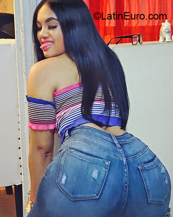 Date this georgeous Dominican Republic girl Thais from Santiago US20834