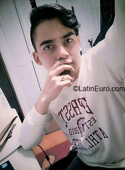Date this beautiful Colombia man Deimer from Bogota CO27657