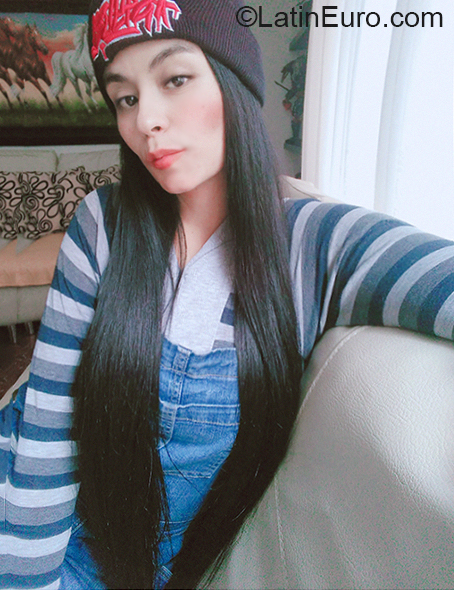 Date this cute Colombia girl Andrea from Bogota CO27716