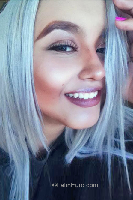 Date this sultry Venezuela girl Gina from Caracas VE3288