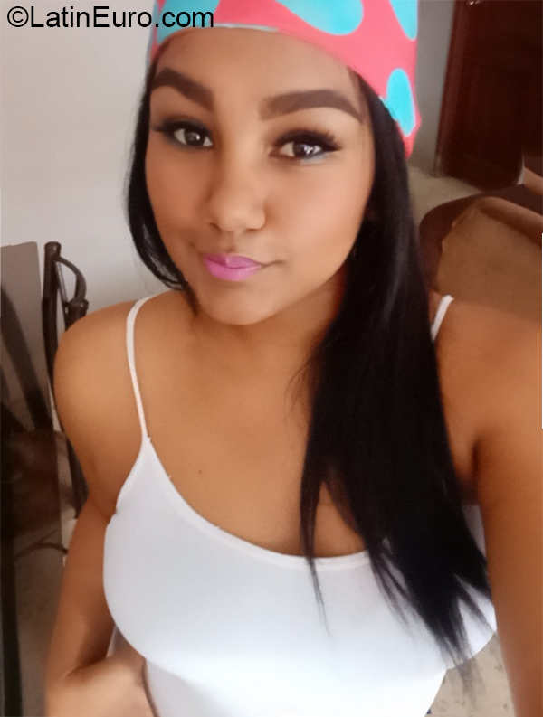 Date this delightful Ecuador girl Daniela from Guayaquil EC550