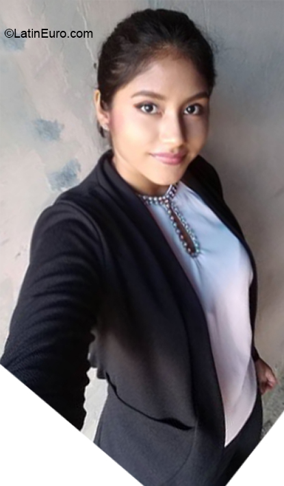 Date this voluptuous Ecuador girl Cecabel from Guayaquil EC552