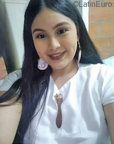 Date this pretty Colombia girl Genesis from Medellin CO27892