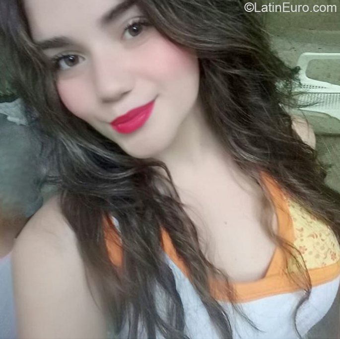 Date this foxy Venezuela girl Yasmin from Trujillo VE3313