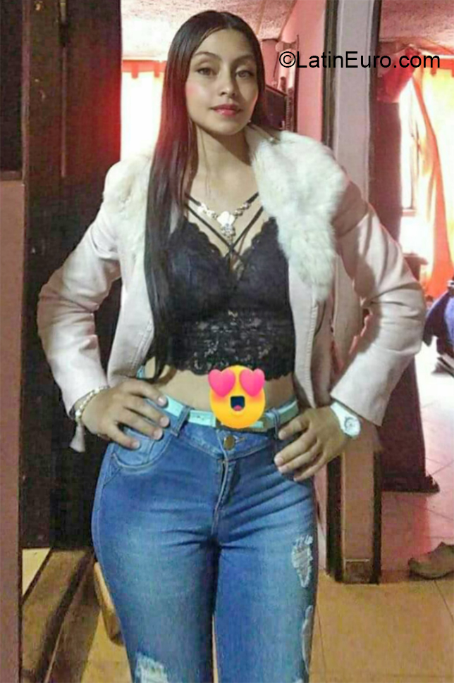 Date this voluptuous Colombia girl Geraldin from Bogota CO27989