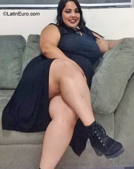 Date this voluptuous Brazil girl Fernanda from Pocos de Caldas BR11197