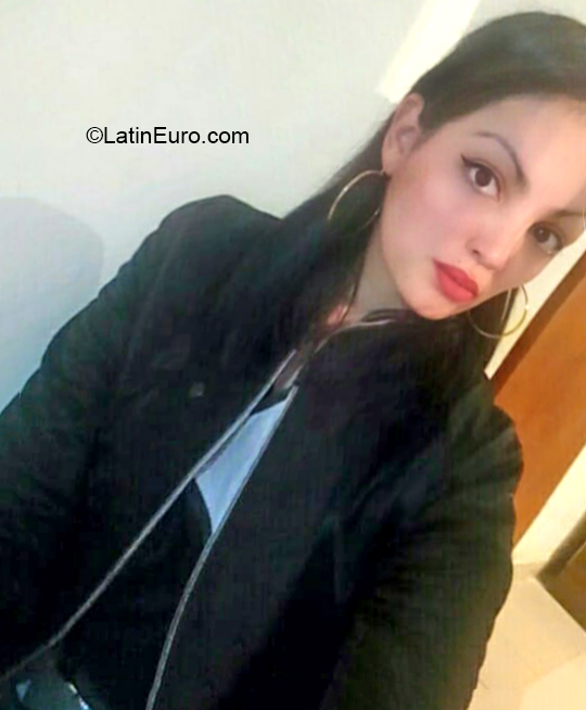 Date this voluptuous Argentina girl Solange from Puerto Madryn AR470