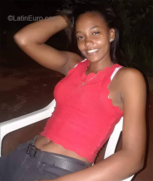 Date this charming Dominican Republic girl Yelandy from Santo Domingo DO38470