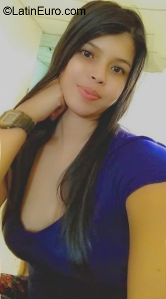 Date this attractive Venezuela girl Hericia from Maracaibo VE3349