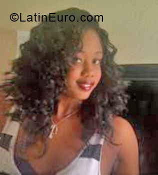 Date this happy Curacao girl Jesmaline from Willemstad CB11