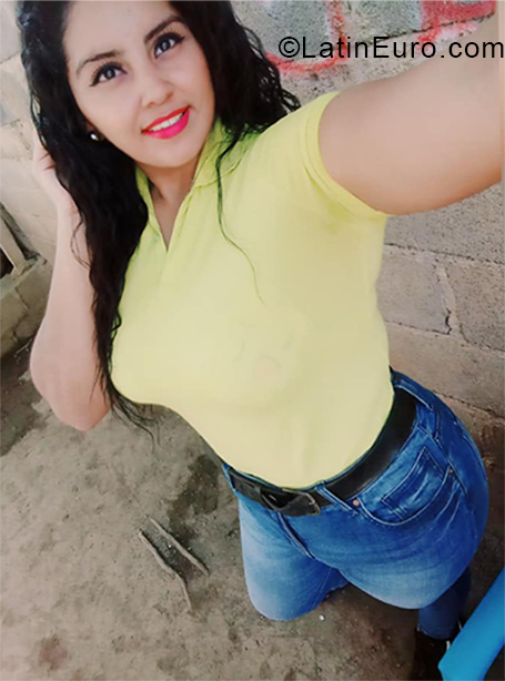 Date this nice looking Nicaragua girl Izamara from Managua NI252