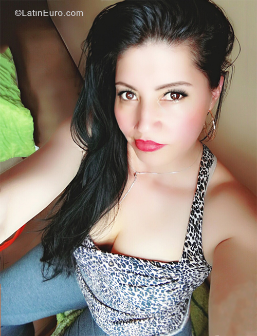 Date this georgeous Colombia girl Lucy from Bogota CO28193