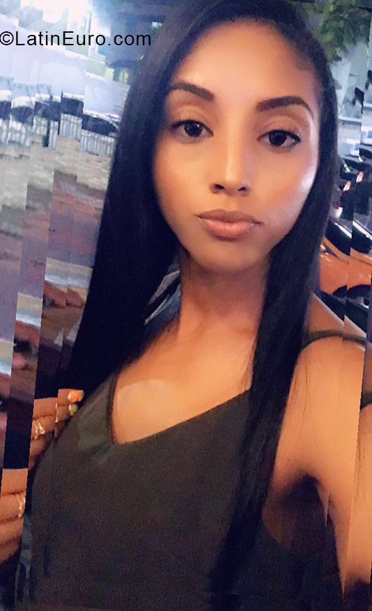 Date this good-looking Dominican Republic girl Yuleivy from Santiago DO38536