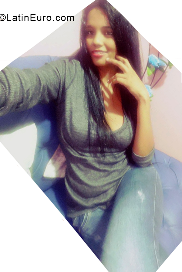 Date this good-looking Colombia girl La Flaca from Bucaramanga CO28218