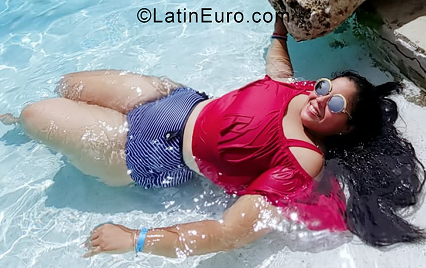 Date this passionate Dominican Republic girl Penelope from Santiago DO38603