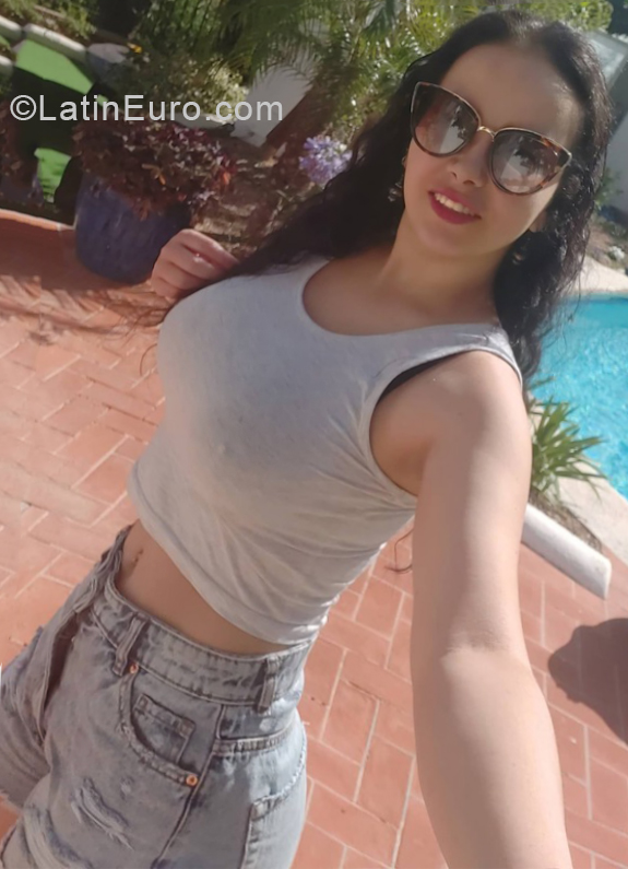 Date this voluptuous Colombia girl Lizz from Pereira CO28324