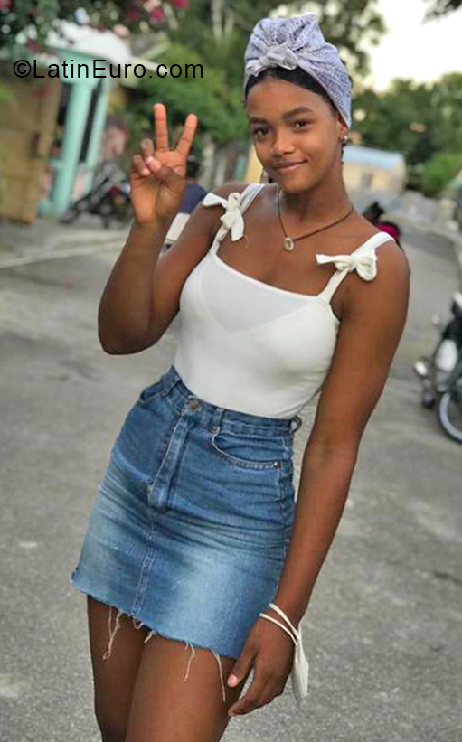 Date this gorgeous Dominican Republic girl Lianyi from Hato Mayor DO38639