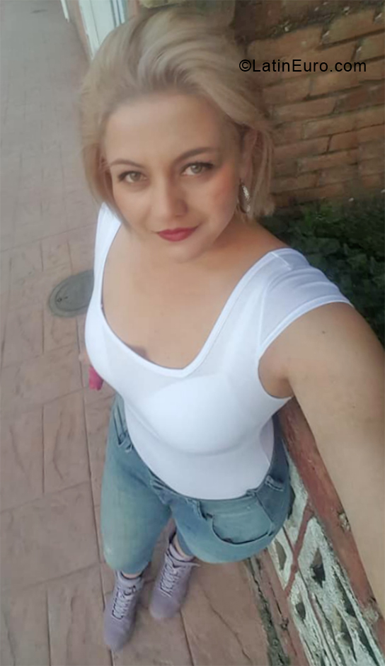 Date this beautiful Colombia girl Milena from Bogota CO28384