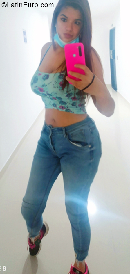 Date this athletic Colombia girl Yesica from Cali CO28537