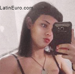 Date this lovely Argentina girl Karen from Buenos Aires AR533