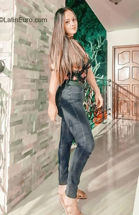 Date this beautiful Colombia girl Mayra from Barranquilla CO28596