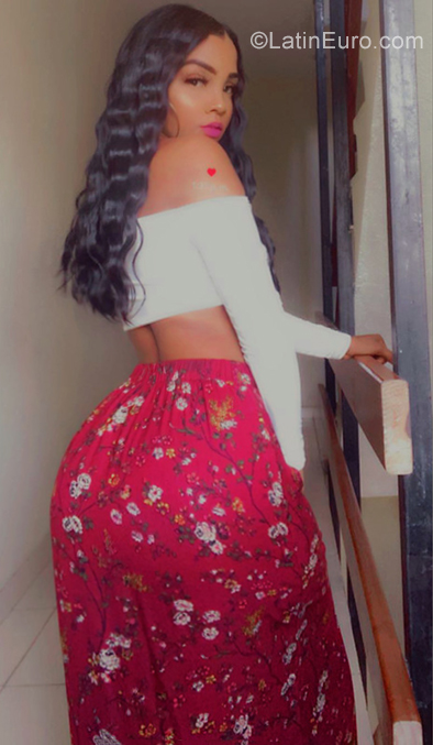 Date this hot Dominican Republic girl Wilmerys from Santo Domingo DO38827