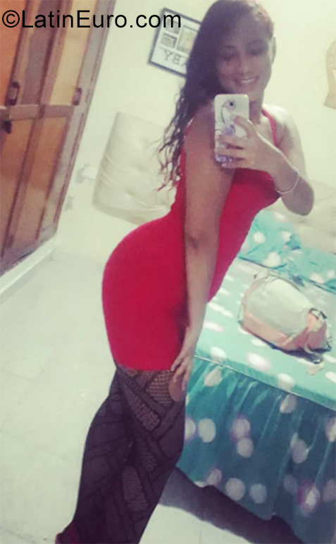 Date this attractive Colombia girl Yuliana from Cartagena CO28683