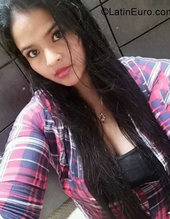 Date this voluptuous Colombia girl Leidy from Bogota CO28684