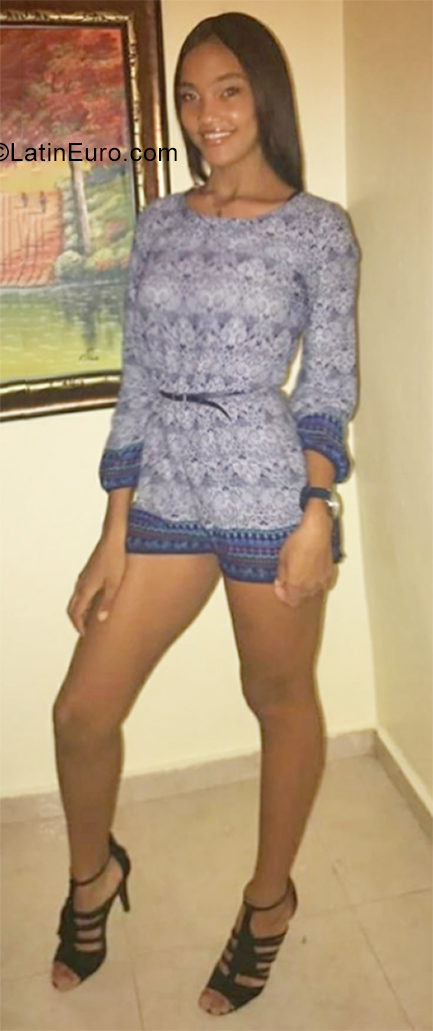 Date this delightful Dominican Republic girl Alexandra from Barahona DO40035