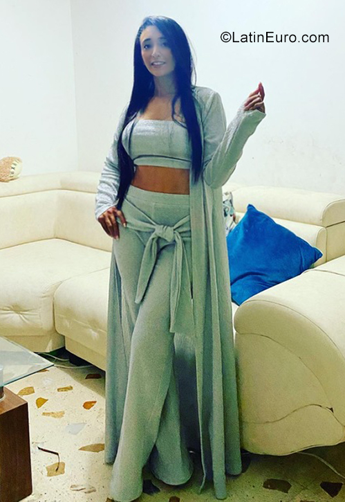 Date this voluptuous Colombia girl Liseth from Buenaventura CO28811