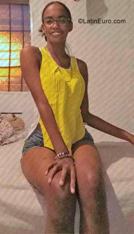 Date this fun Dominican Republic girl Sanyeiry from Santo Domingo DO38936