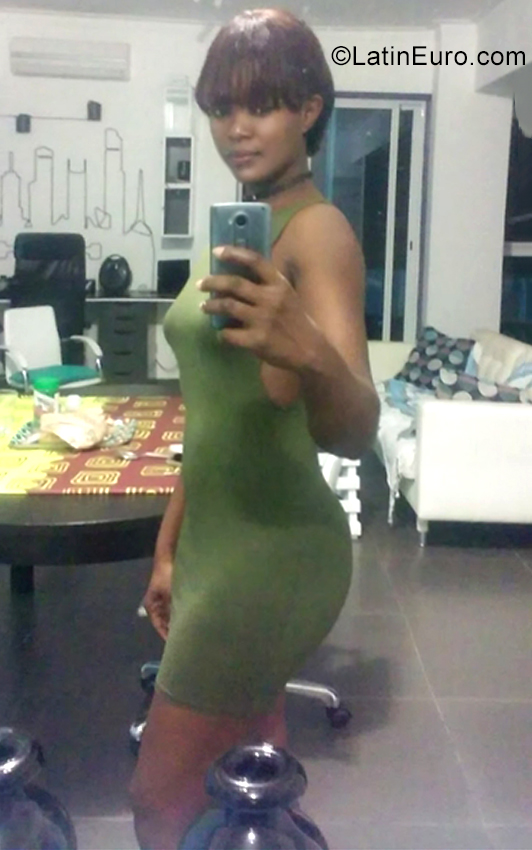 Date this tall Dominican Republic girl Roseline from Santo Domingo DO39033