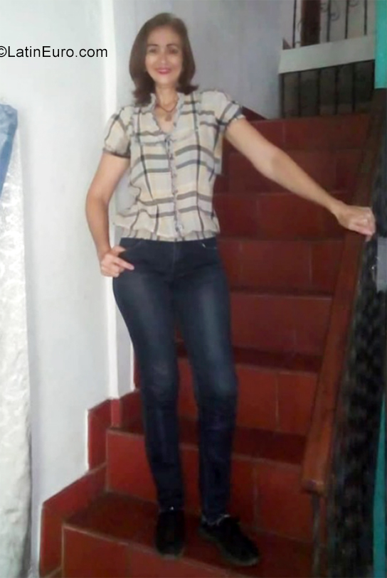 Date this nice looking Venezuela girl Ledy from Caracas VE3661