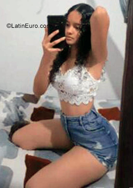 Date this stunning Colombia girl Valeria from Bogota CO29254