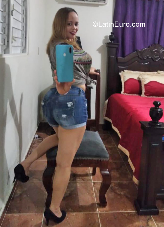 Date this athletic Dominican Republic girl Johanny from Santo Domingo DO39245