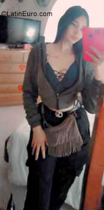 Date this exotic Colombia girl Evelyn from Bogota CO29277