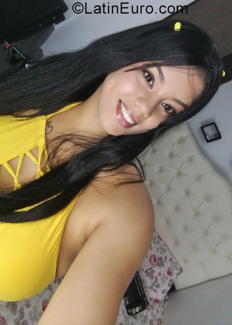 Date this hard body Colombia girl Melanie from Bucaramanga CO29454