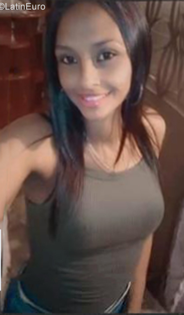 Date this sultry Venezuela girl Angely from Maracay VE3754