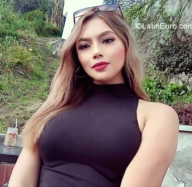 Date this gorgeous Ecuador girl Lucely from Quito EC904