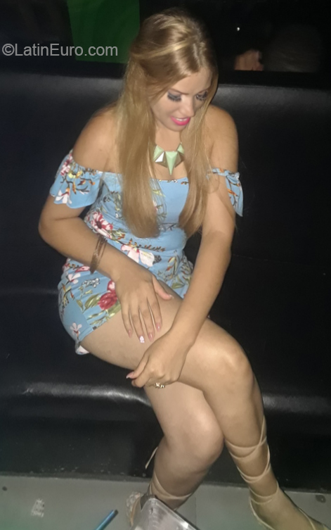 Date this passionate Dominican Republic girl Yokaira from Santo Domingo DO39447