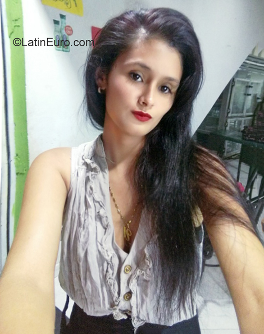 Date this hot Colombia girl Laura from Bogota CO29645