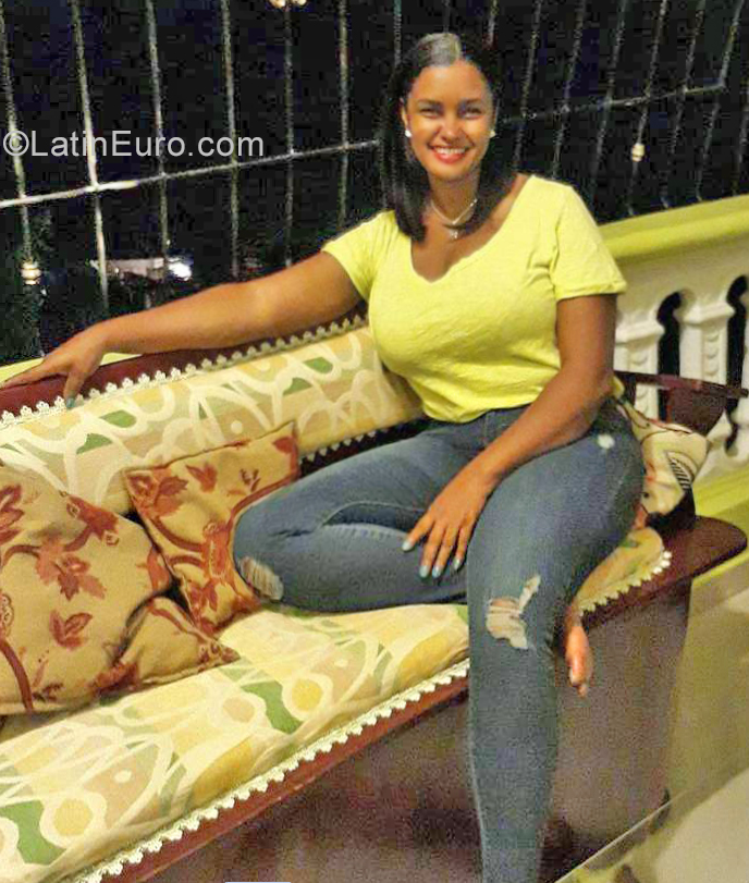 Date this fun Dominican Republic girl ANA from Cualquier Lugar DO39483