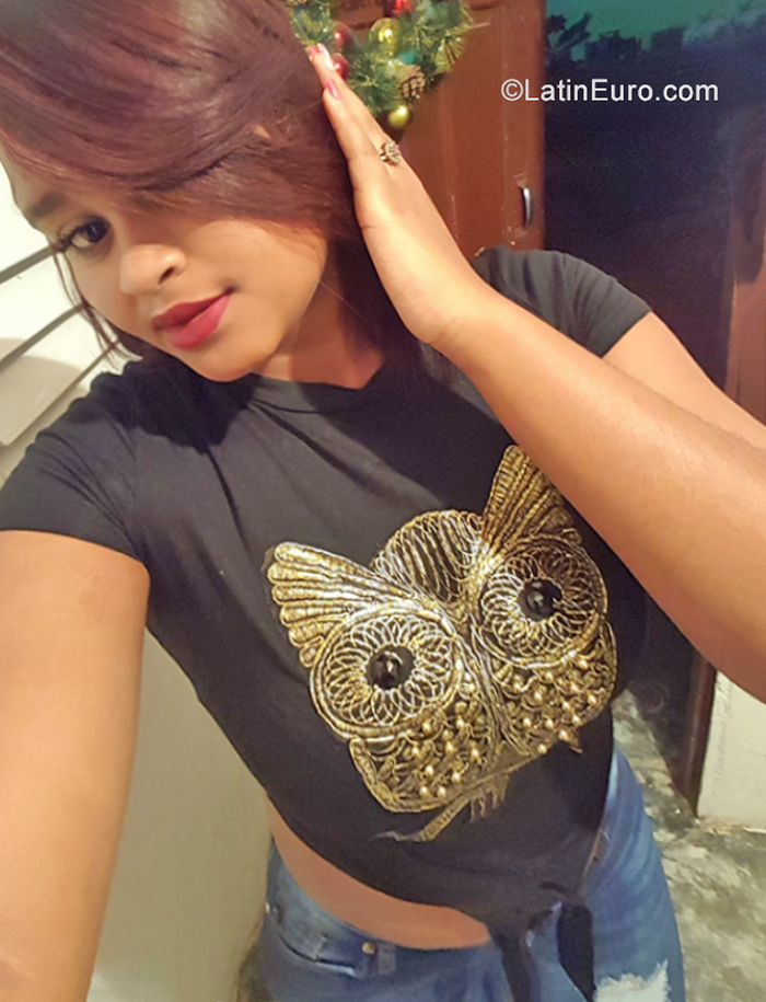 Date this lovely Dominican Republic girl Anyi from Santo Domingo DO39509