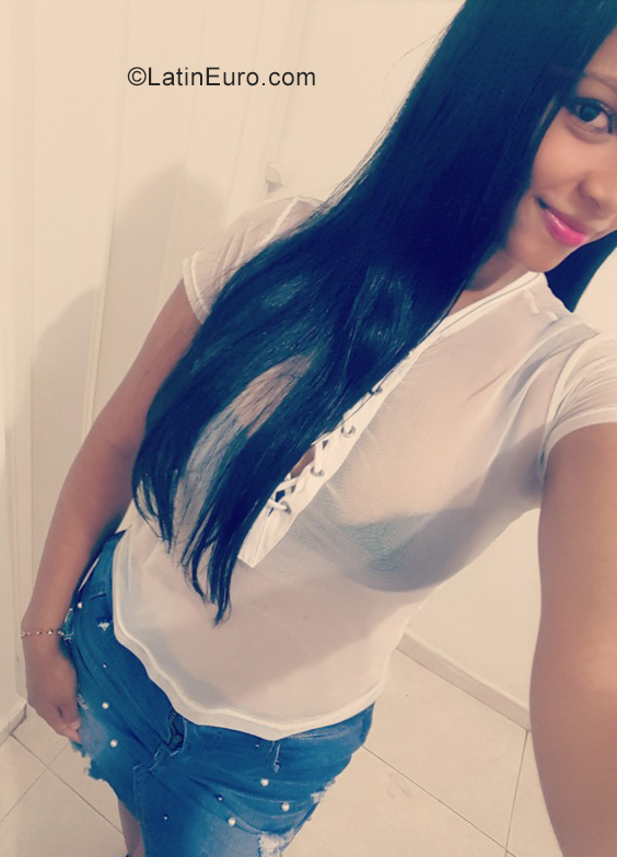 Date this sensual Colombia girl Miriam Tabares from Barranquilla CO29751