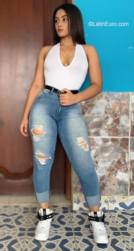 Date this young Dominican Republic girl Samantha from Santiago DO39572