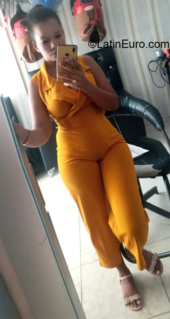 Date this hard body Dominican Republic girl Yeisa from Santo Domingo DO39611