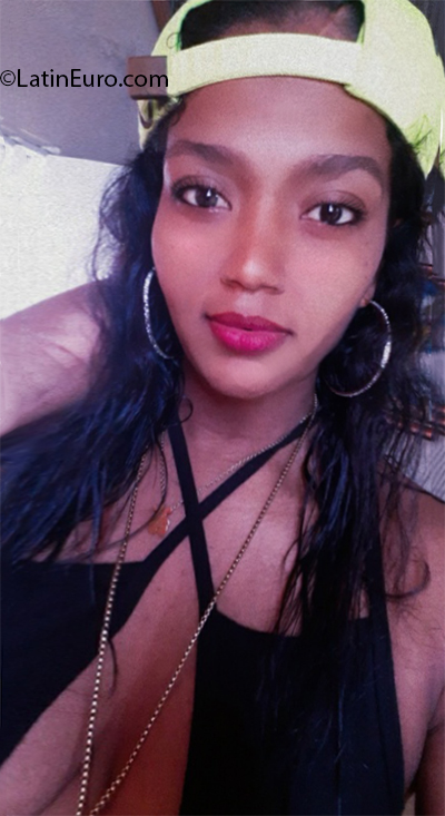 Date this voluptuous Dominican Republic girl Alysha from Santiago DO39624