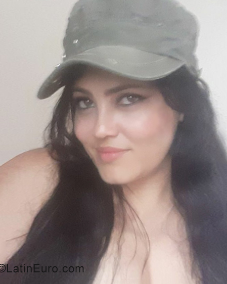 Date this hot Ecuador girl Nahila from Guayaquil EC787