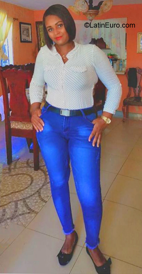 Date this georgeous Dominican Republic girl Juana from Santo Domingo DO39678